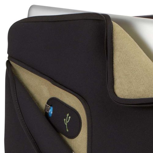 配件舱内巧妙设计的小暗袋专为存放u盘设计,安全又易于取用